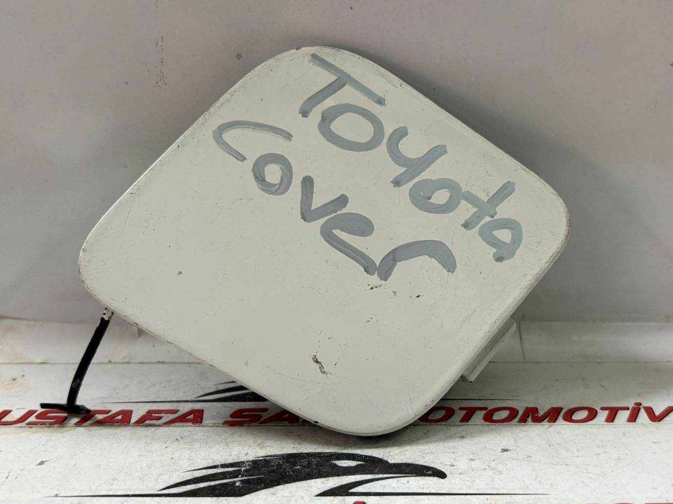 Toyota Corolla   Çeki Kapağı 52128-12290