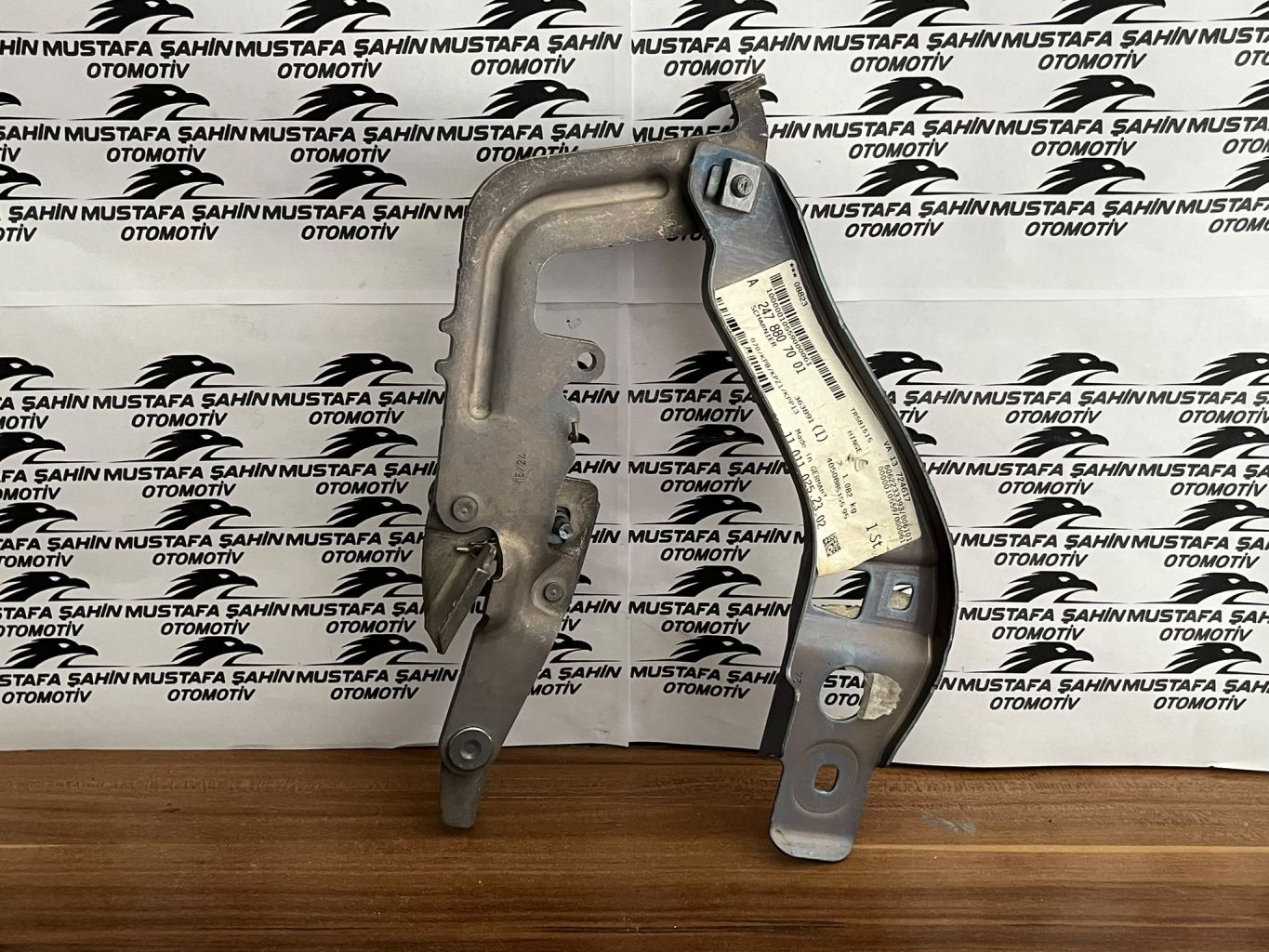 Mercedes B Serisi A247 W247 EQA500 GLA180 W243   Sağ Ön Motor Kaput Menteşesi A247880