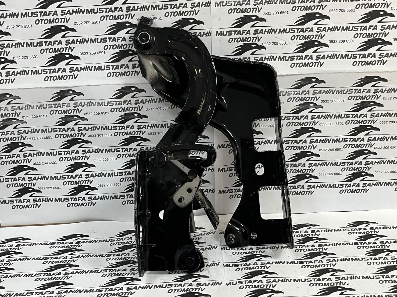 Mercedes E Serisi A213 W213 Sağ Ön Motor Kaput Menteşesi A2138800228