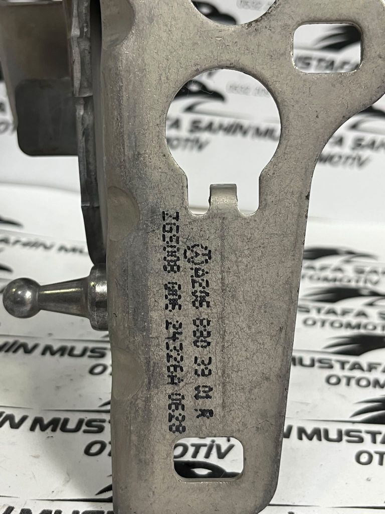 Mercedes C Serisi A206 W206 Sağ Ön Motor Kaput Menteşesi A2068803901