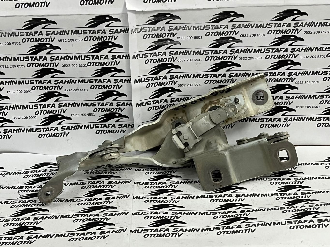 Mercedes CLA Serisi A117 W117  Sağ Ön Motor Kaput Menteşesi A1178800128