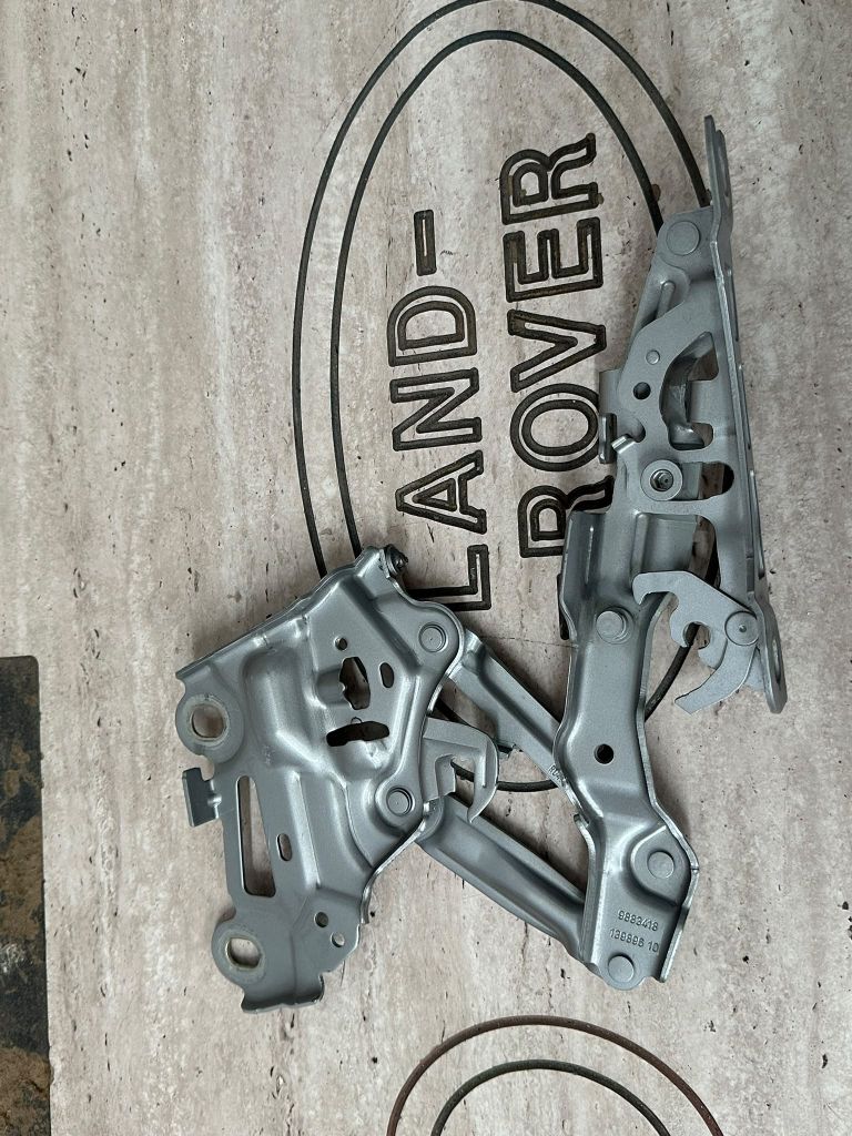 BMW X1 U11  Motor Kaput Menteşesi 9883418
