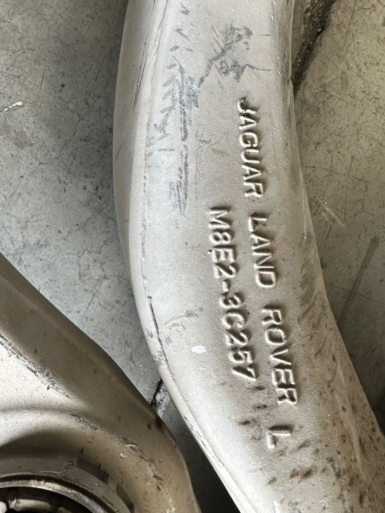 Land Rover Range Rover Sport VOQUE L460 L461  Taşıyıcı M8E2-3D402