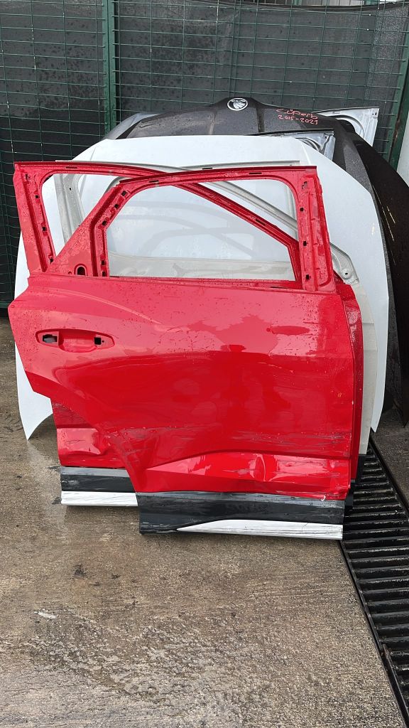 Audi Q3  Sağ Arka Kapı