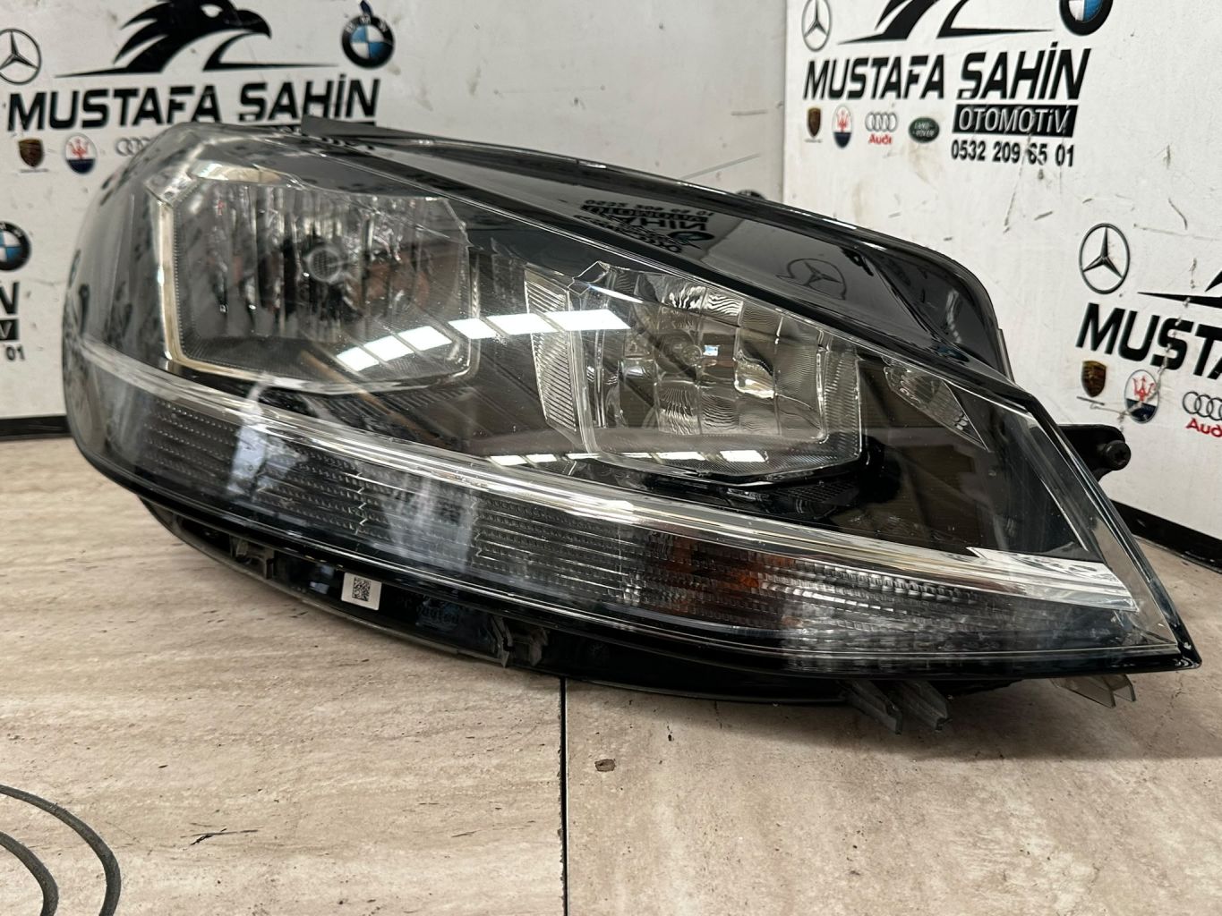 2017 - 2020 Volkswagen Golf 7.5 Sağ Ön Far 5G1941006D